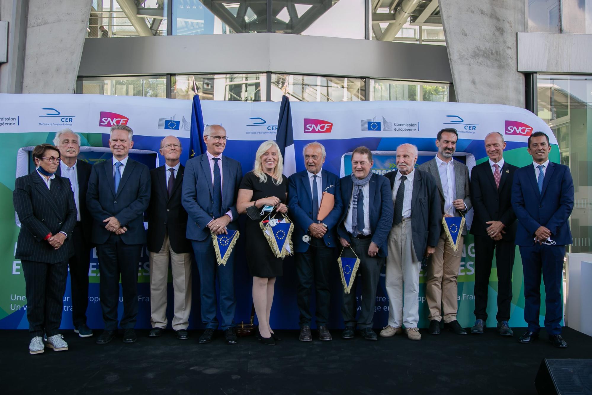Les entreprises signent les 3 milliards de contrats pour le creusement du tunnel de base