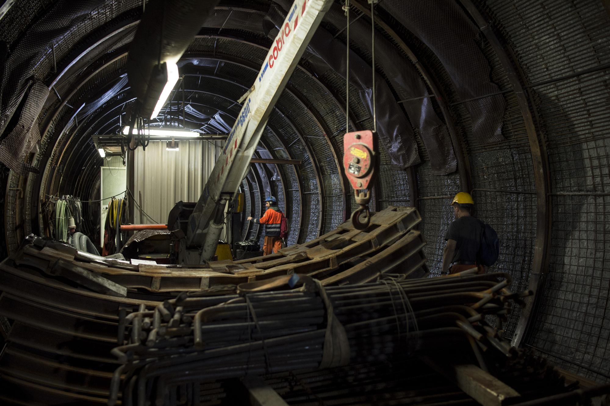 Chiomonte : démontage des rails en galerie