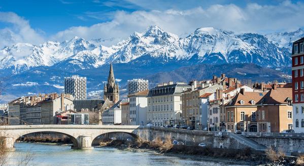 Grenoble joue la carte de l’isolement