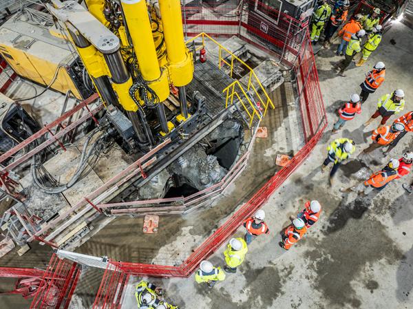 Le tunnel de base atteint un front de roche dure